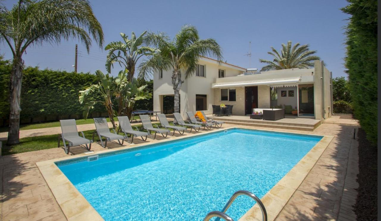 Soothing Sunset Villa With Private Pool, 200M From The Beach بيرفوليا المظهر الخارجي الصورة