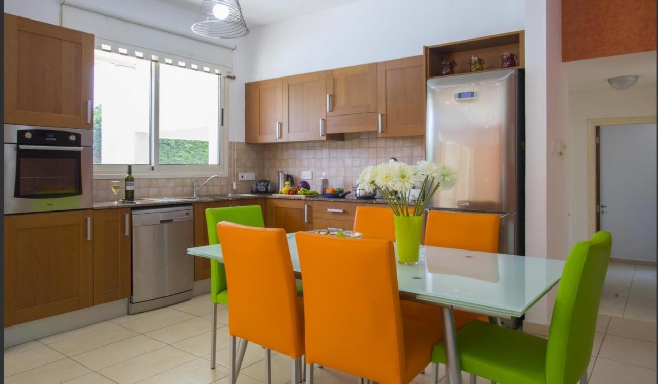 Soothing Sunset Villa With Private Pool, 200M From The Beach بيرفوليا المظهر الخارجي الصورة