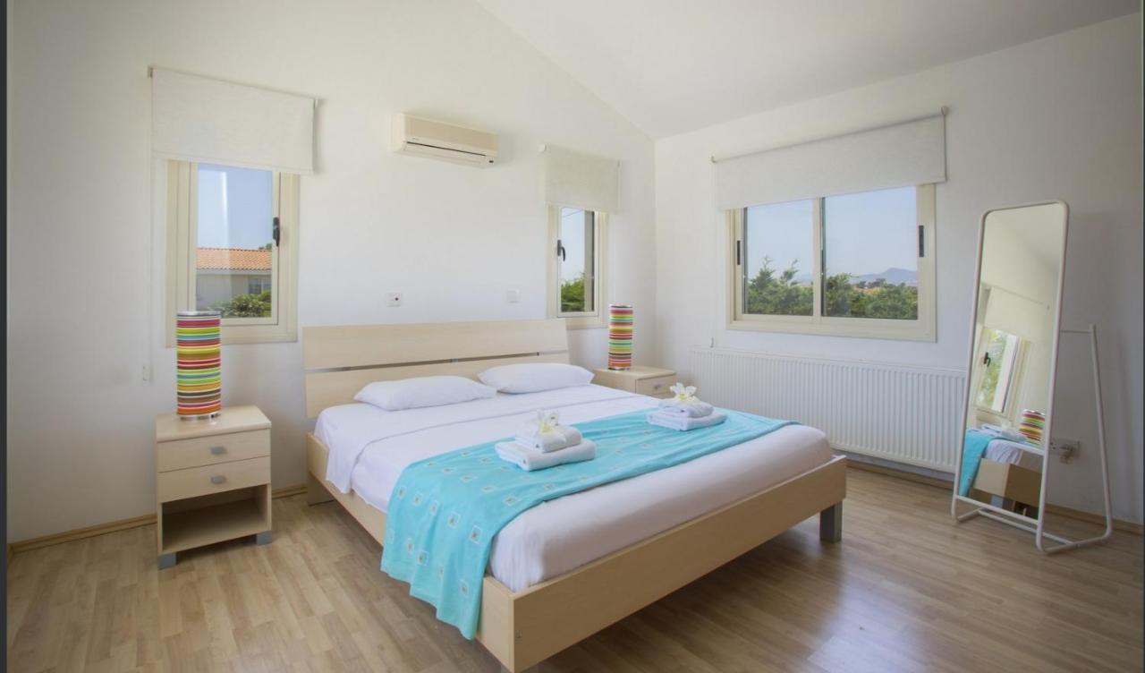 Soothing Sunset Villa With Private Pool, 200M From The Beach بيرفوليا المظهر الخارجي الصورة