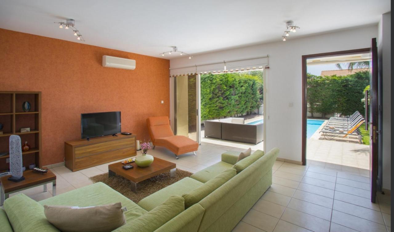 Soothing Sunset Villa With Private Pool, 200M From The Beach بيرفوليا المظهر الخارجي الصورة