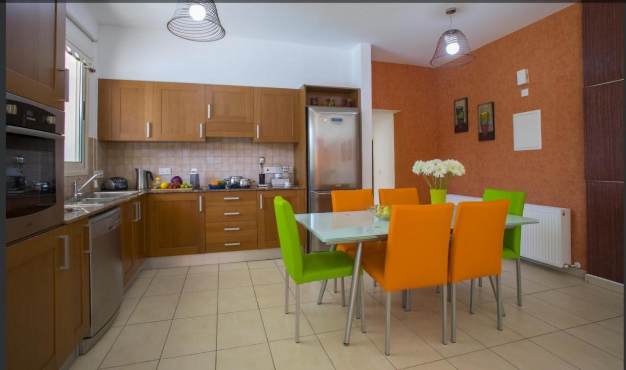 Soothing Sunset Villa With Private Pool, 200M From The Beach بيرفوليا المظهر الخارجي الصورة