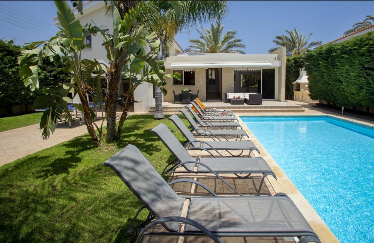 Soothing Sunset Villa With Private Pool, 200M From The Beach بيرفوليا المظهر الخارجي الصورة